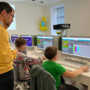 KIBERone уже в Саратове! - КИБЕРшкола программирования для детей, компьютерные курсы для школьников, начинающих и подростков - KIBERone г. Косулино